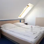 Smart By Landgasthof Velber 24h7d 3*