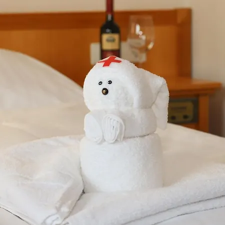 Smart By Landgasthof Velber 24h7d 3*