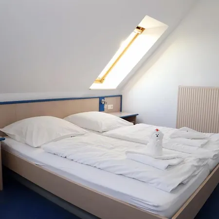 Smart By Landgasthof Velber 24h7d 3*